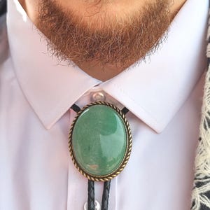 Custom Bolo Tie with Green Aventurine Gemstone- Custom Wedding Tie - Men&#39;s Bolo Tie  Gold or Silver - Green Stone Bolo Tie -Agate Quartz