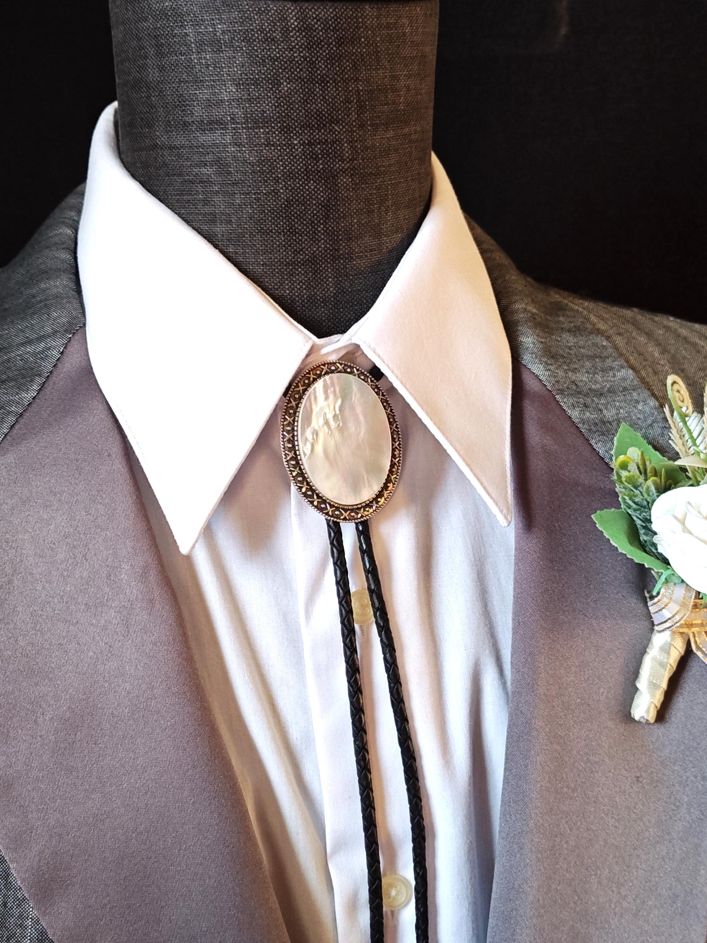 OJOS Emblem Bolo Tie Set グレー　ネクタイ OJOS] Emblem Bolo Tie Set / Black 正規品 韓国ブランド 韓国