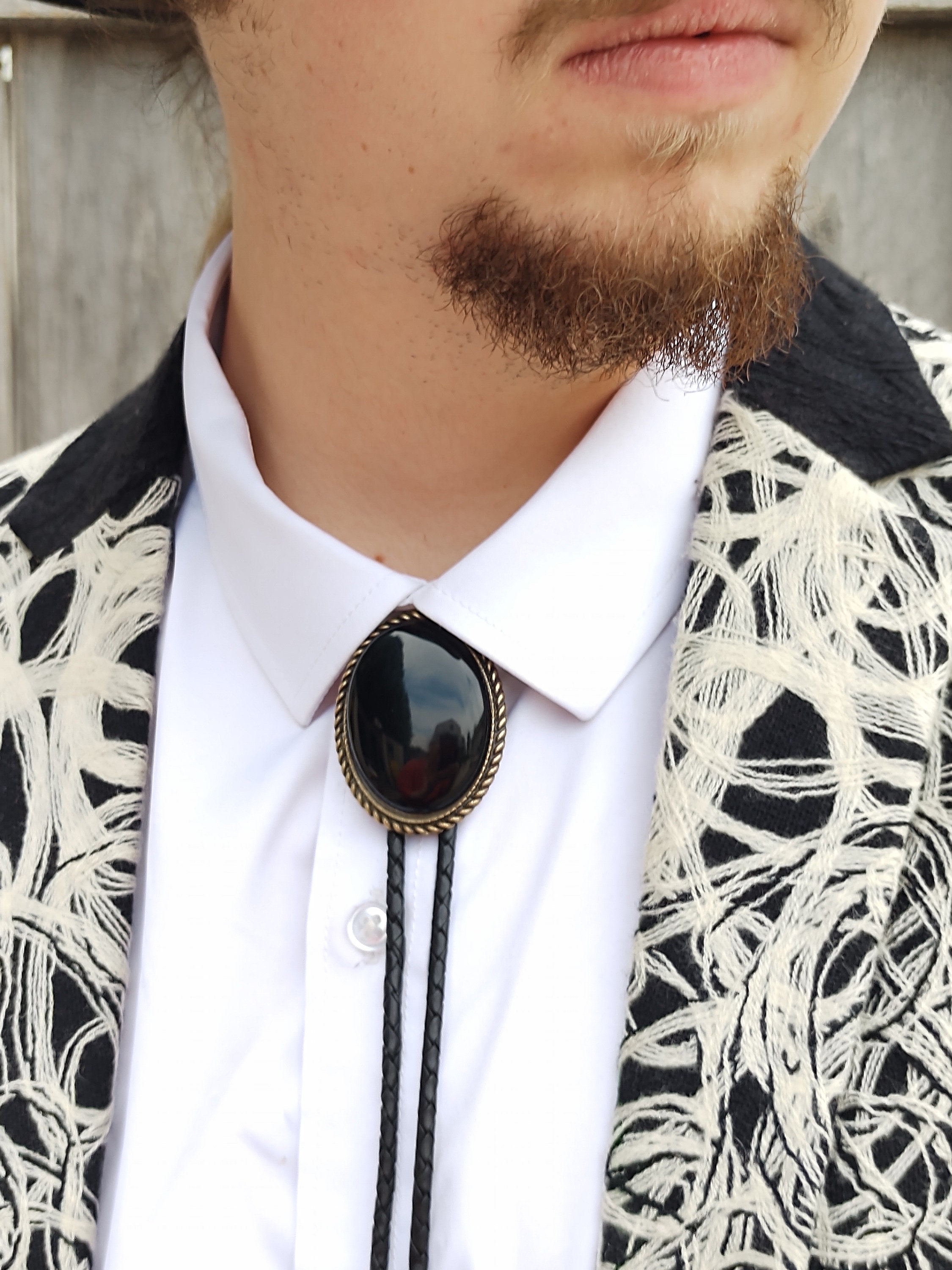 Bolo Tie classic Cowboy copper (white) crazy lace black leather cord