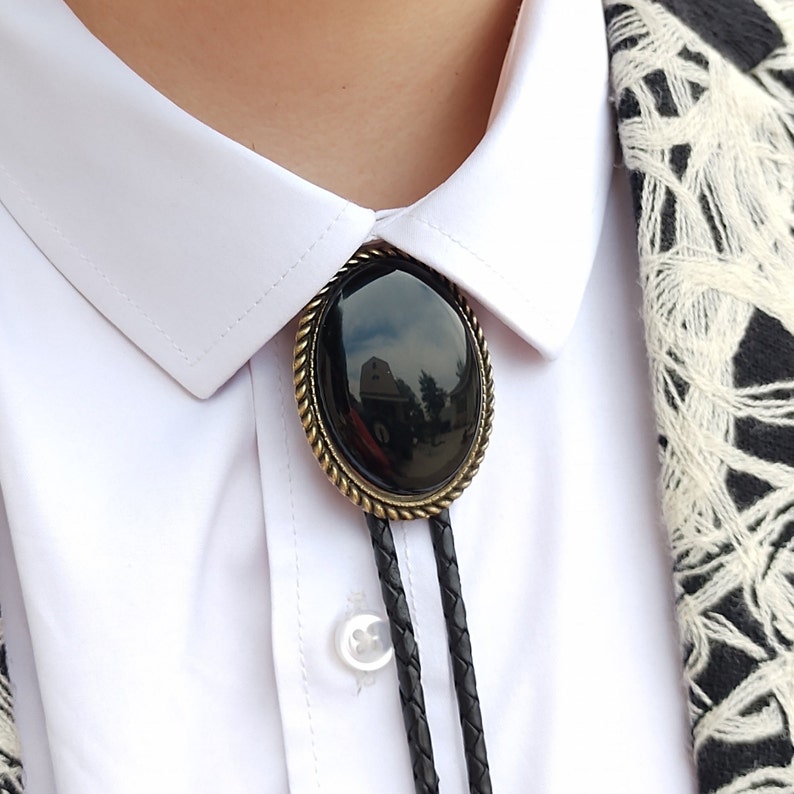 BOLO TIE (PEARL ONYX)