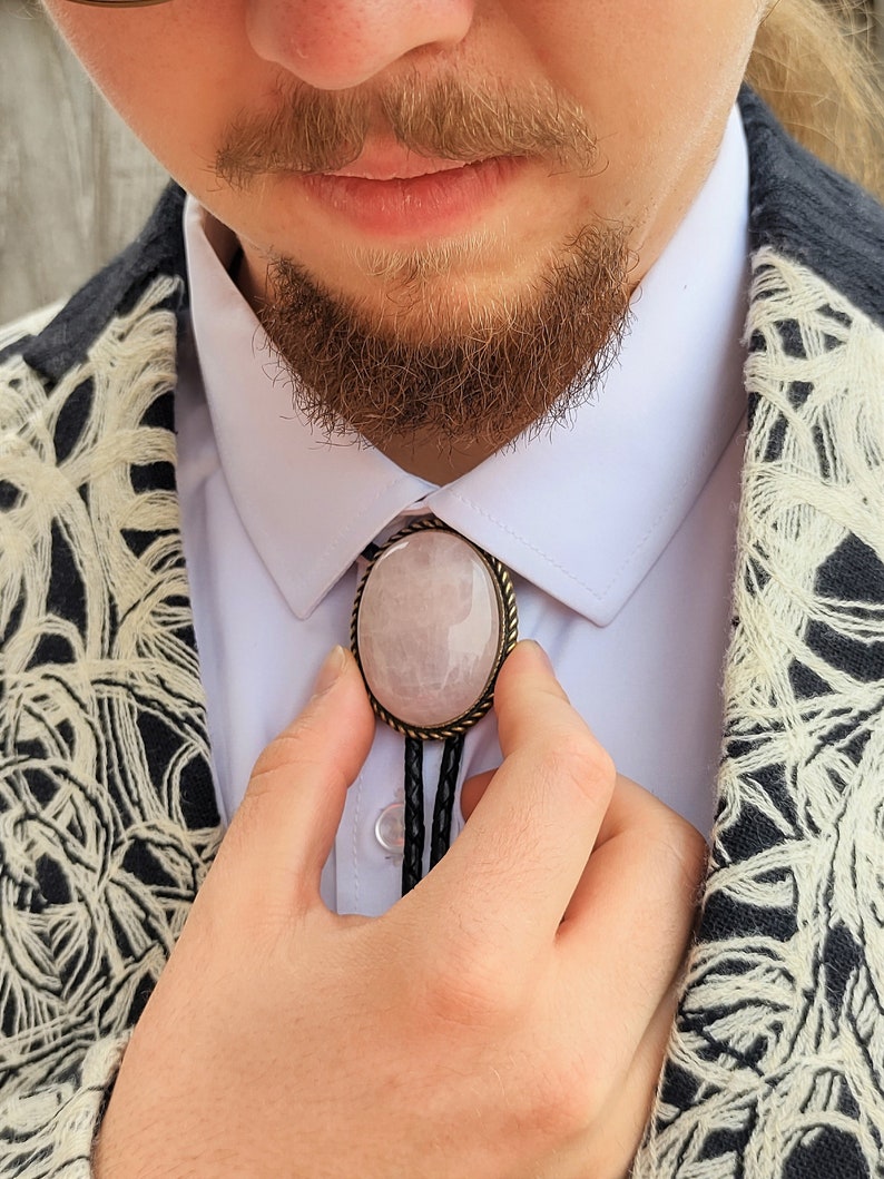 Custom Rose Quartz Bolo Ties Wedding Bolo Tie Western Necktie Silver or Gold with Black, Brown Leather Vegan Cord, Tension Clasp imagem 1