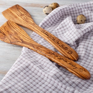 Personalized Spatulas Set of 2 Wooden Spatula Custom Kitchen Gift for Baking Cooking Housewarming Present Kitchen Gift Ideas for Mom Grandma