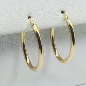 18k Yellow Gold Oval Hoop Earrings