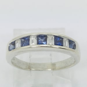 18k Weißgold Princess Cut 50pt Saphir & Baguette Cut 32pt Diamant Ring