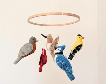 Móvil de pájaros para cuna, móvil realista de fieltro con forma de arrendajo azul, cardenal norteño, colibrí, decoración para habitación infantil, ideas de regalo para baby shower, peluches.