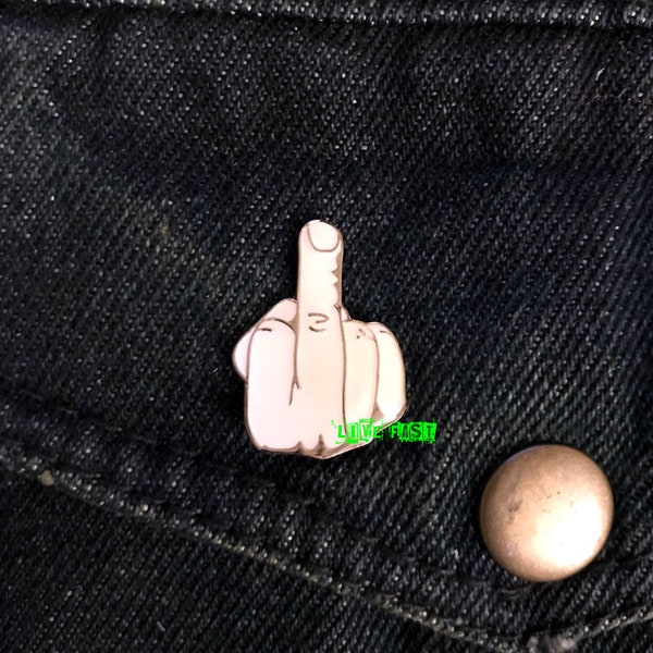 MIDDLE FINGER PIN revers pins biker jacket vest hat pin chopper moto rider forever deux roues