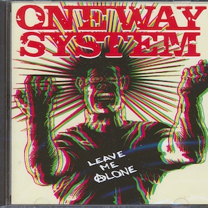 Op de afbeelding: Een CD-hoes met een rode en zwarte afbeelding van een persoon met stekelig haar en de woorden "One Way System" en "Leave Me Alone" in zwart en wit.