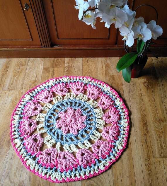 Regali Di Natale Fatti A Mano Alluncinetto.Tappeti Fatti A Mano All Uncinetto Con Mandala T Shirt Etsy