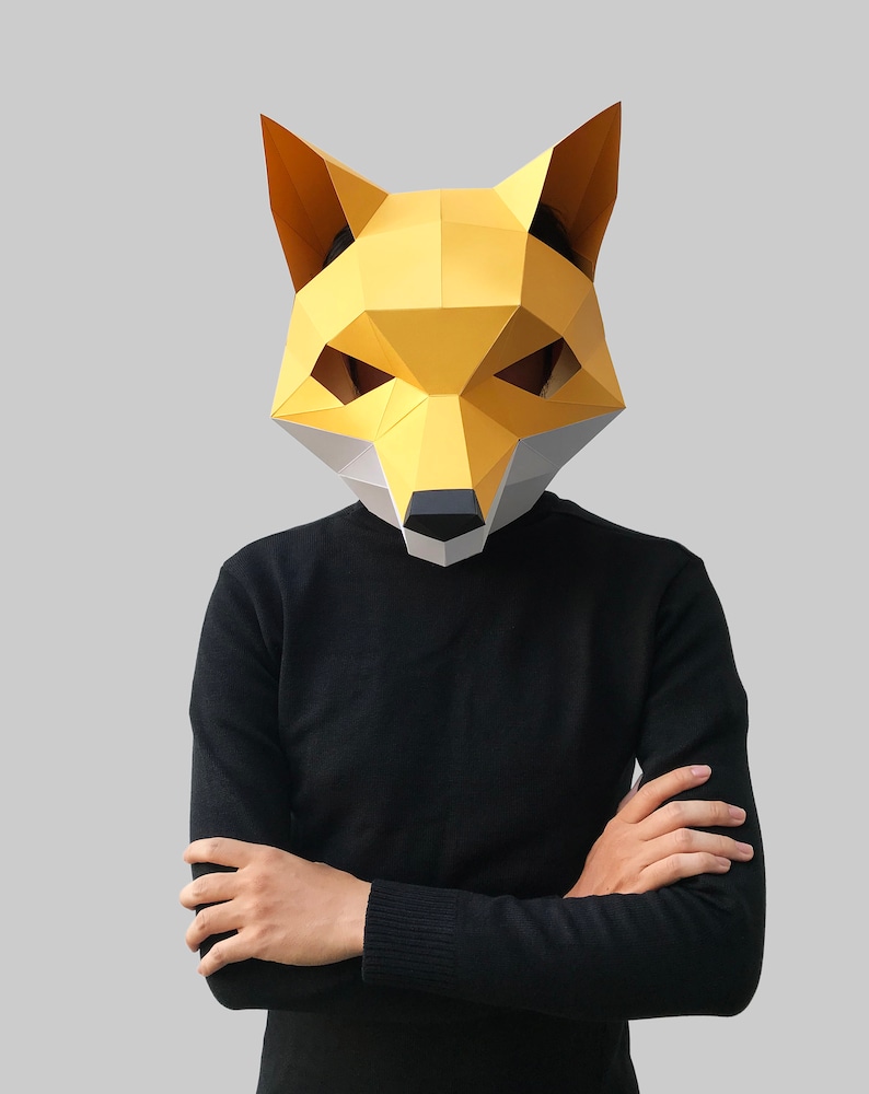 Golden fox. Полигональная маска лиса.