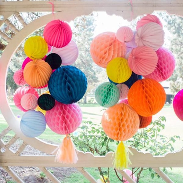 40 pcs boules en nid d'abeille couleurs mélangées et tailles avec pompon - Boule ronde en nid d'abeille en papier de soie pour mariage, baby shower, décoration de fête de douche nuptiale