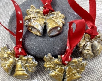 Packung mit vier traditionellen Weihnachtsornamenten