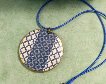 Mediterranean necklace - Morocco blue - Summer accessories - Arabesque motifs - Jewellery in blue - Wooden necklace - Blue & gold