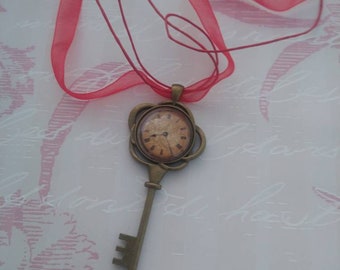 Steampunk pendant - Vintage style-Red organza- Antique clock - Bizarre key - Victorian style- Rare complements - Vampire style- Gothic style