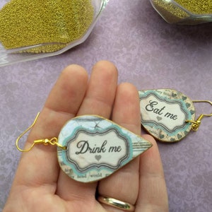 Earrings 'Drink me'/'Eat me', Alice in Wonderland - Unique earrings - Fans of Alice - Literature jewellery - Light Academia - Naive style