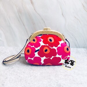 Handmade Marimekko Wooden Kiss lock clasp shoulder crossbody bag,  Marimekko Mini Unikko fabric