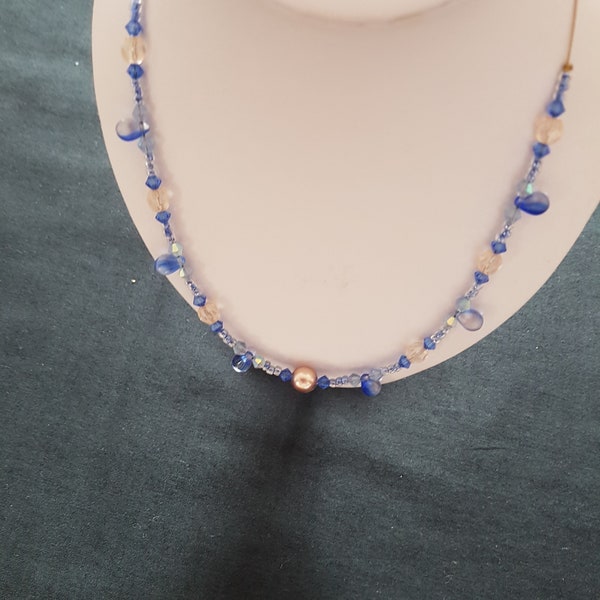 Collier ras de cou bleu