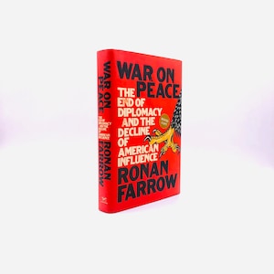 Guerre contre la paix. Signé par Ronan Farrow. Première édition, première impression. Norton. New-York, 2018.