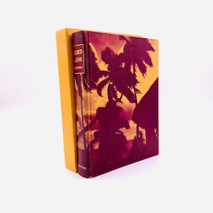 Lord Jim. By Joseph Conrad. Color Lithographs by Lynd Ward. Illustrated Edition, Second Printing. Heritage Press. Norwalk, 1977.