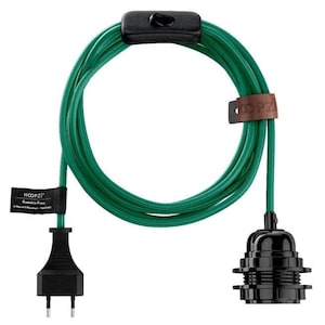 Könnte beinhalten: Grünes Stromkabel mit einem schwarzen Ein-/Ausschalter, einem schwarzen Stecker und einer schwarzen Lampenfassung. Das Kabel ist mit "HOOPZT" und "Erstellt in Frankreich" beschriftet.