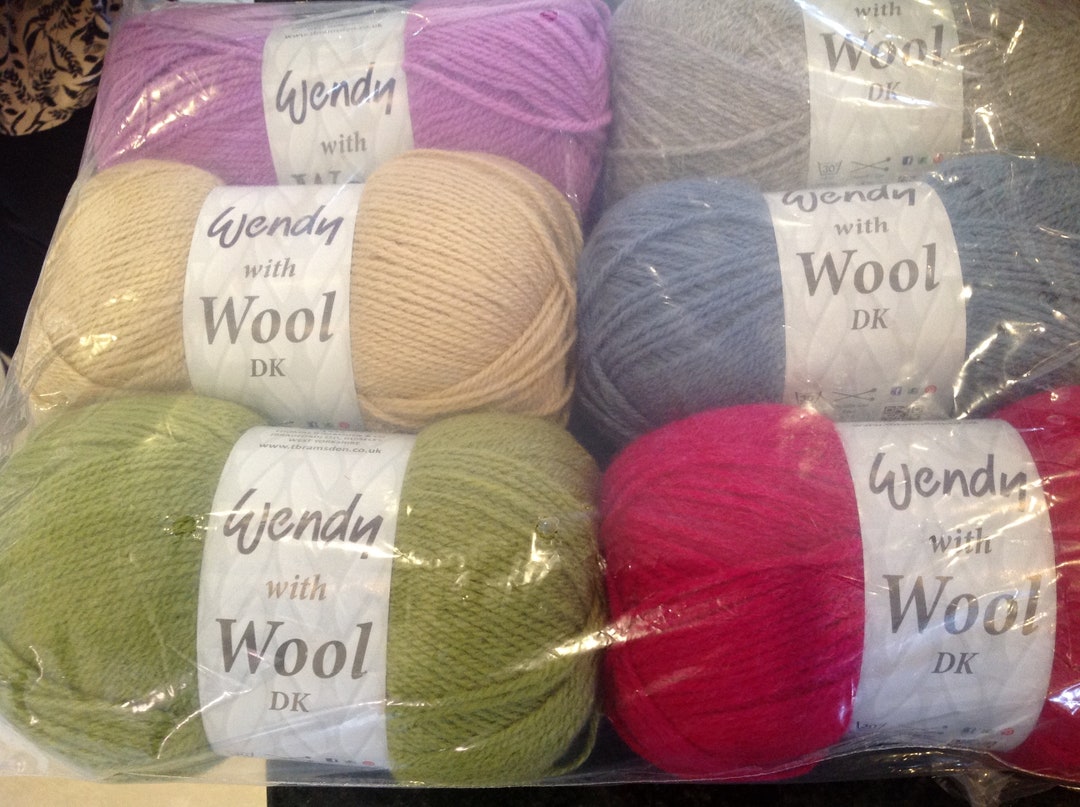 Wendy Double Knitting Wool 5 X 100 Gram Balls 20 Pure WOOL 80 Premium