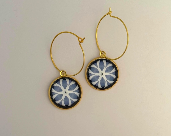 Make a statement with these stunning earrings with a vivid original design on glass set on gold plated bezel with gold plated hoop