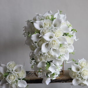 Faux Cream White Roses Wedding Bouquet, White Calla Lilies, baby&#39;s breath Greenery Spring Bridal Bouquet, Bridesmaids Bouquets, Boutonnieres