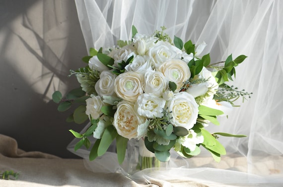 Buy Baby Breath & Roses bouquet for only $149 at Flowers to Korea