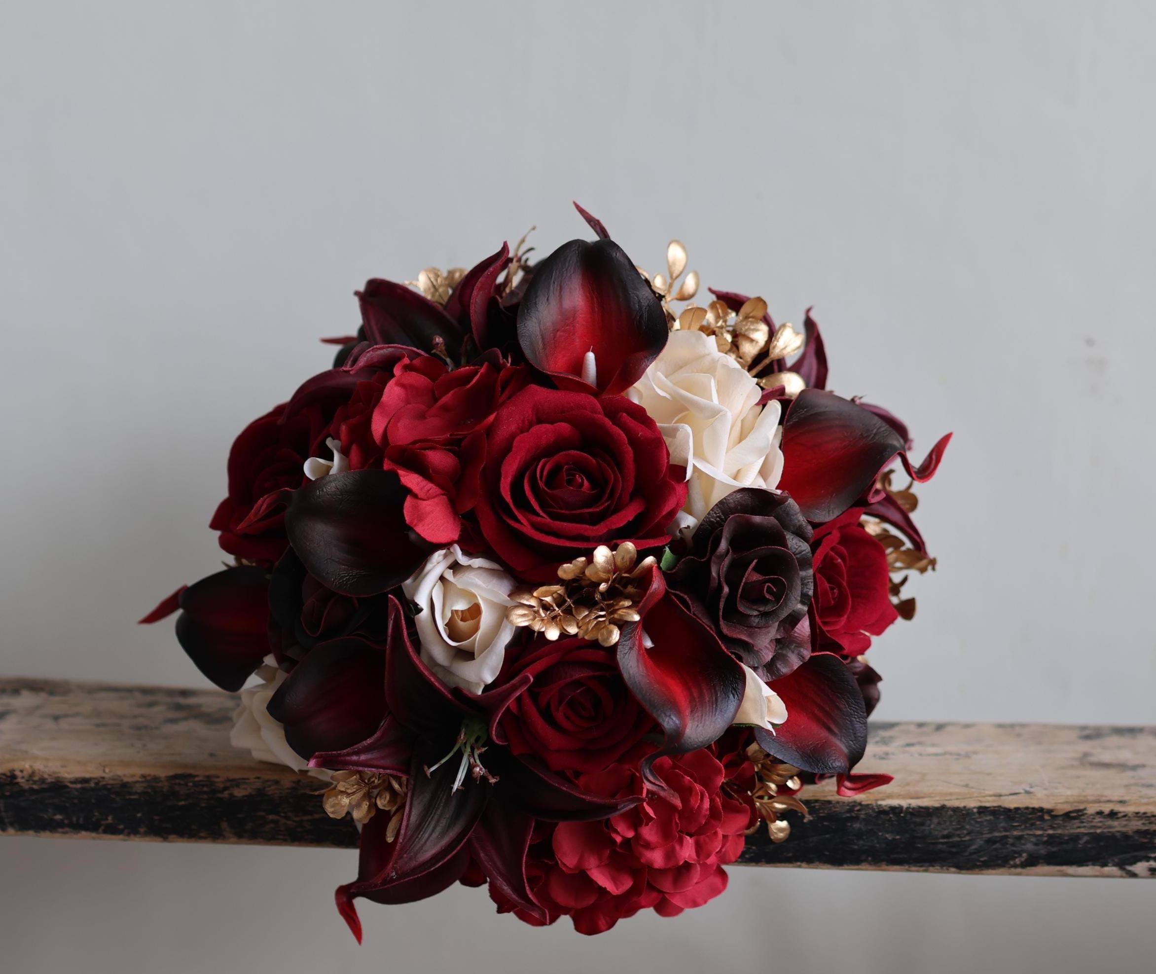 Ramo de novia de rosas burdeos con detalles dorados para boda de otoño,  flores artificiales. - Etsy México, image size:2344x1975