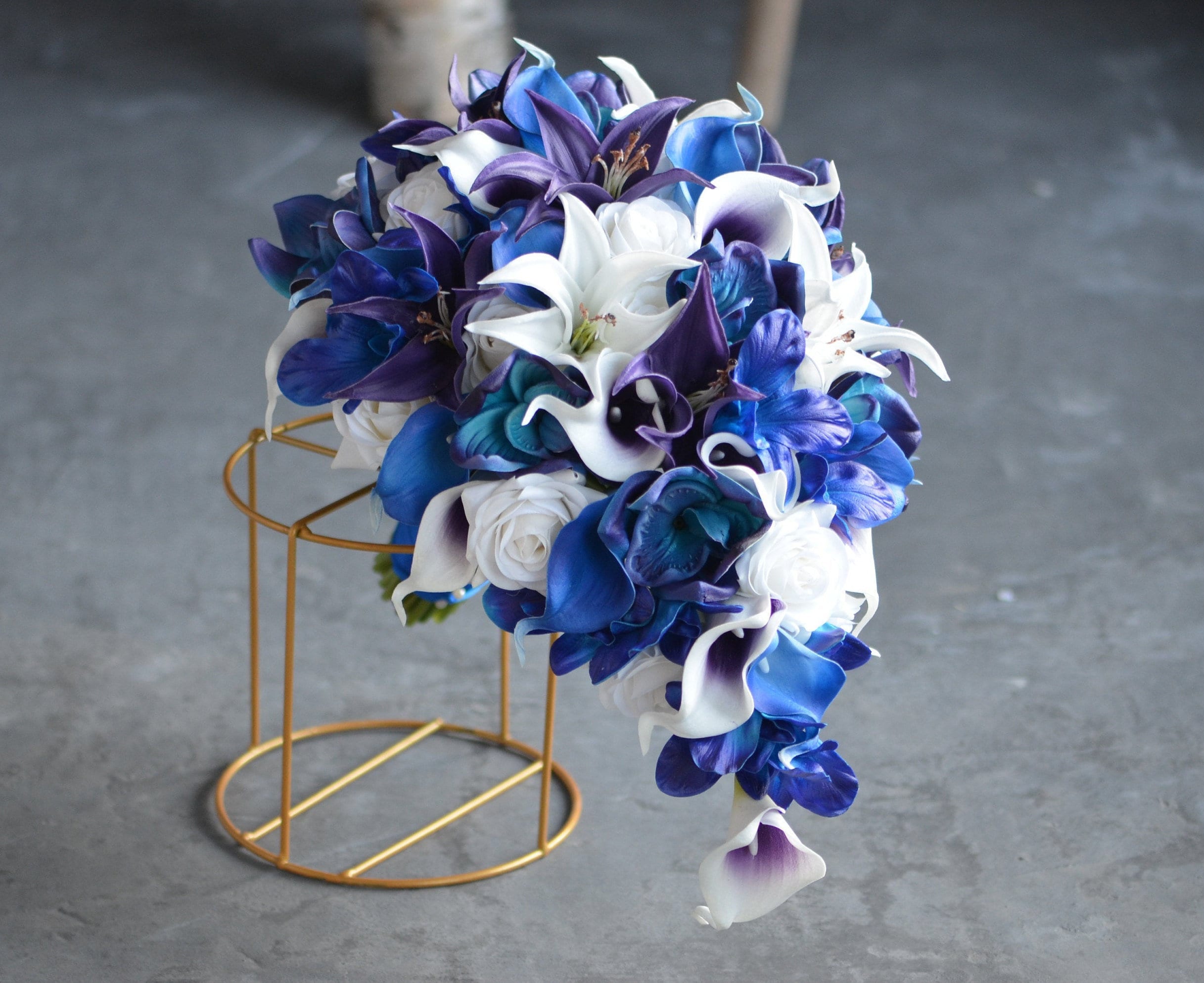 フェイクロイヤルブルーウェディングブーケ、ブルーパープルオーキッド