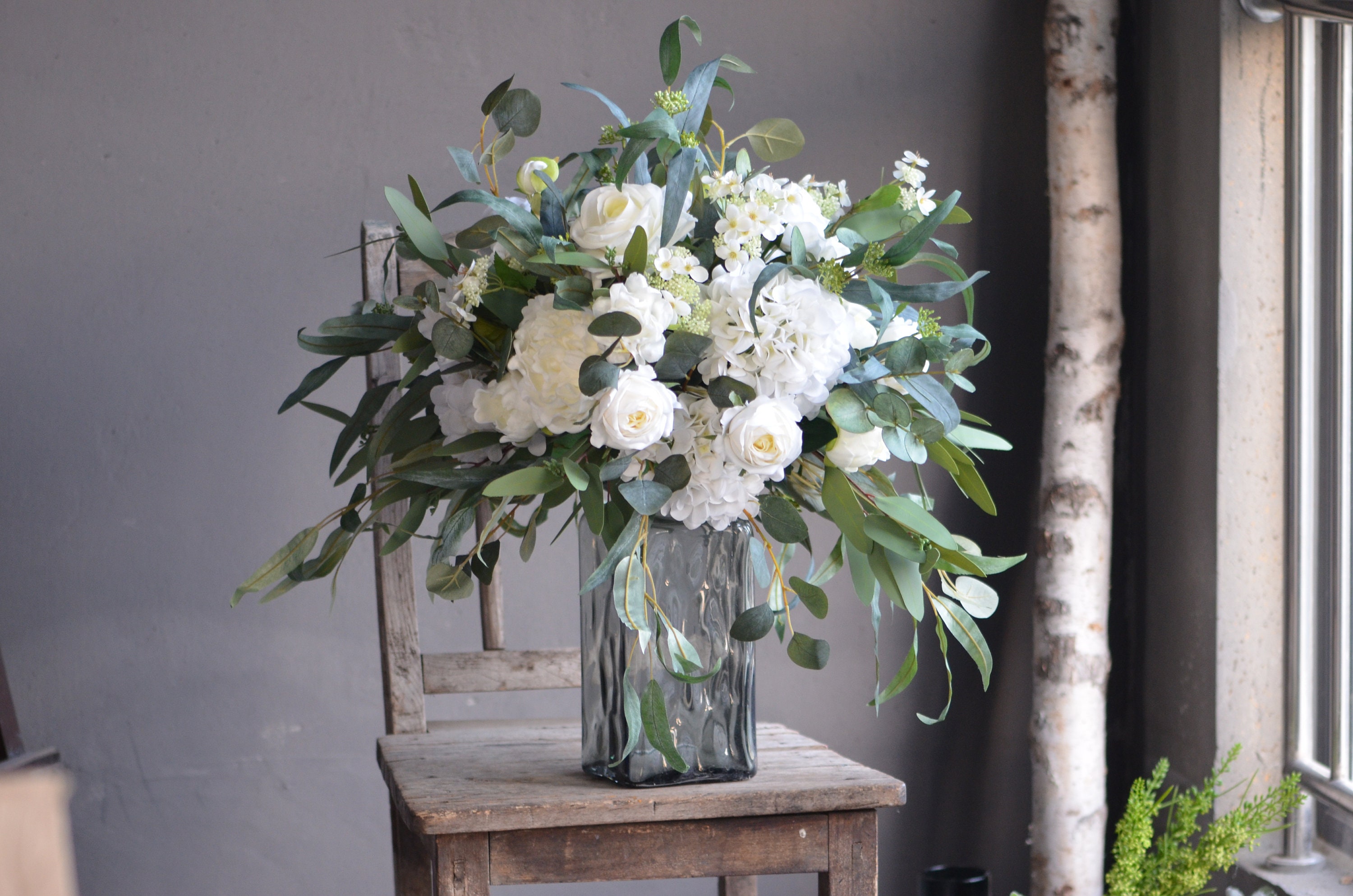Centro de mesa verde blanco, centro de mesa de boda de 20 pulgadas, flores  de mesa de boda, pilares romanos arreglo floral, flores de toque real -  Etsy México, image size:3000x1987