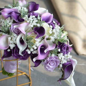 Fake Purple Bridal Bouquets, Bridesmaids bouquets, Rustic Silk Bridal Bouquet, Real Touch Calla Lilies, Ivory White Roses, Baby&#39;s Breath