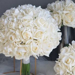 Morandi White Real Touch Faux Roses Brautstrauß, cremeweiße Hochzeitssträuße, Elfenbeinrosen künstliche Blumensträuße