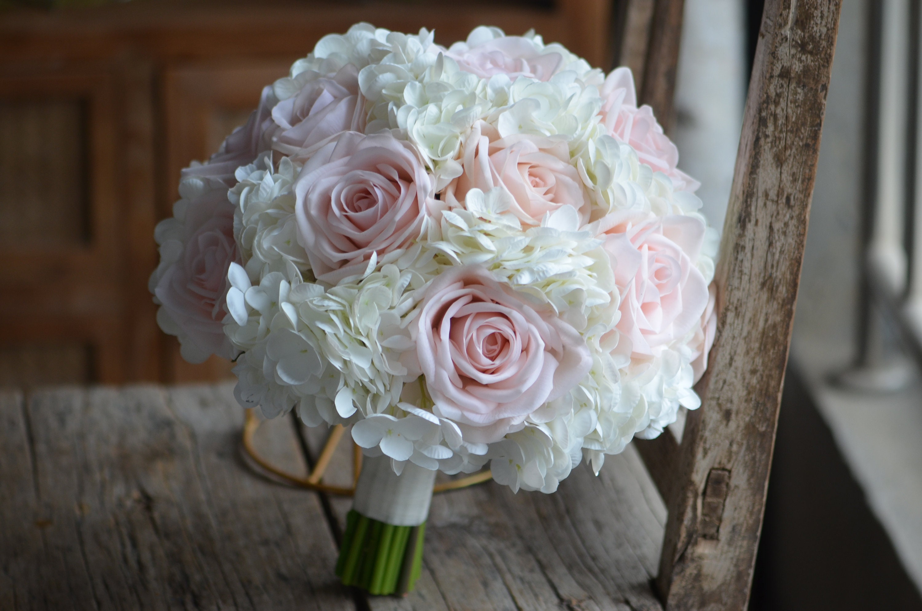 White and deals pink roses