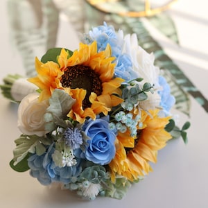 Gefälschte Wildblumen Brautstrauß, Sonnenblumen blau gelb Hochzeitsstrauß, Frühlings-Sommer-Blumensträuße, Brautjungfern-Blumensträuße, Boutonnieres