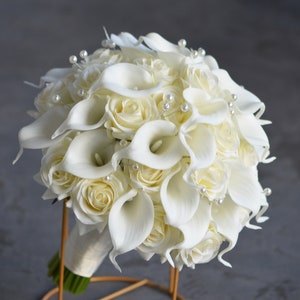 Ivory Real Touch Roses Wedding Bouquet, Cream White Calla Lilies Bridal Bouquets, Pearls Bouquets, White Bridesmaids Bouquet, Fake Flowers