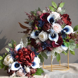 Granatowy Burgundowy Bukiet Ślubny, Real Touch Roses, Peonia, Calla Lily, Ręcznie Robione Sztuczne Kwiaty Burgundowo Niebieskie Różowe Bukiet Ślubny