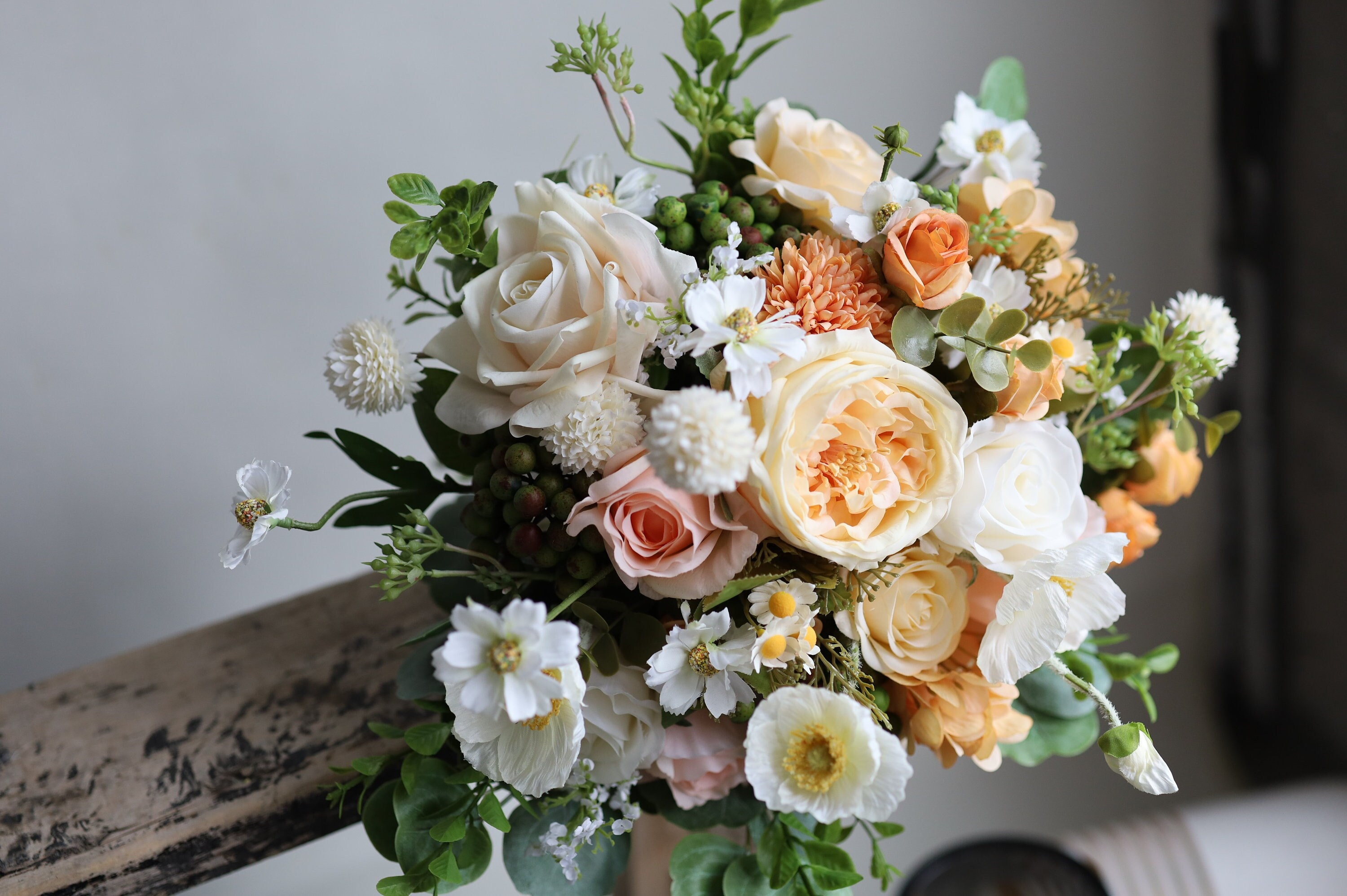 Ramo de boda de flores silvestres de champán melocotón, ramo de novia de  flores de margarita de seda boho de primavera, ramos populares verdes  artificiales, rosas de toque real - Etsy México, image size:3000x1996