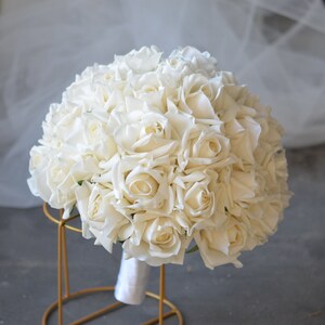 12 Real Touch Faux Roses Bouquet de mariée, Artificielle Morandi Blanc Ivoire Roses Bouquets De Mariage, Faux Fleurs Boutonnière Corsages image 5