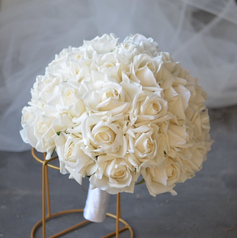 12 Real Touch Faux Roses Bouquet de mariée, Artificielle Morandi Blanc Ivoire Roses Bouquets De Mariage, Faux Fleurs Boutonnière Corsages image 5