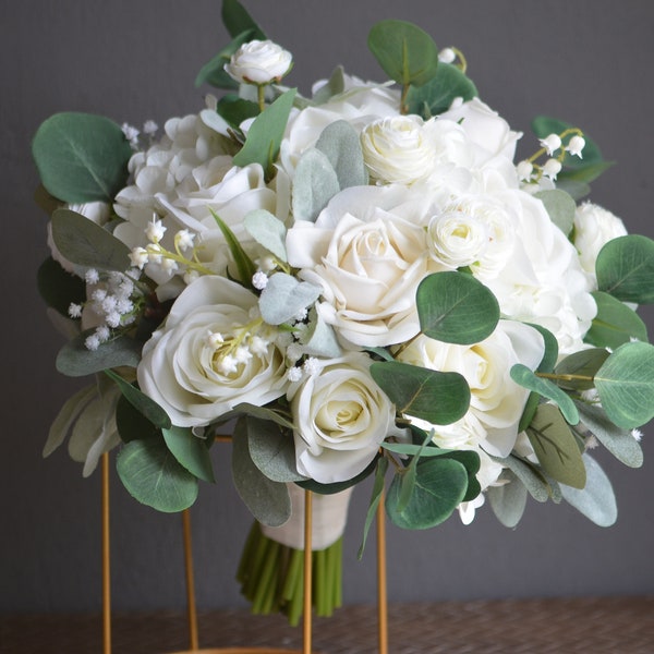 Faux bouquets de mariage de verdure blanche, bouquet de mariage Boho blanc, roses blanches Real Touch, eucalyptus, bouquet de mariée plage printemps hiver