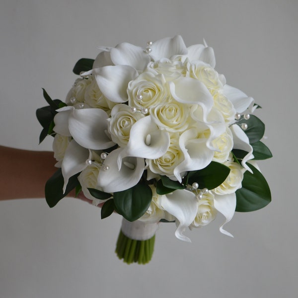 Fake Elfenbein Weiß Real Touch Rosen Brautstrauß, Dunkelgrün Grün, Calla Lilien Hochzeitssträuße, Perlen, Creme Boutonnieres, Corsagen