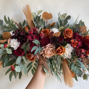 Fausses fleurs rouille bordeaux beige terre cuite arche de mariage d’automne, guirlande orange brûlée, fleurs au toucher réel, décorations de table d’automne