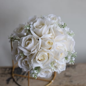 Morandi White, Soft White Real Touch Roses Brautstrauß, Schleierkraut Hochzeitssträuße, Frühlings-Sommer weiße künstliche Blumensträuße