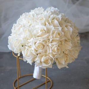 12 Real Touch Faux Roses Bouquet de mariée, Artificielle Morandi Blanc Ivoire Roses Bouquets De Mariage, Faux Fleurs Boutonnière Corsages one 12" bouquet