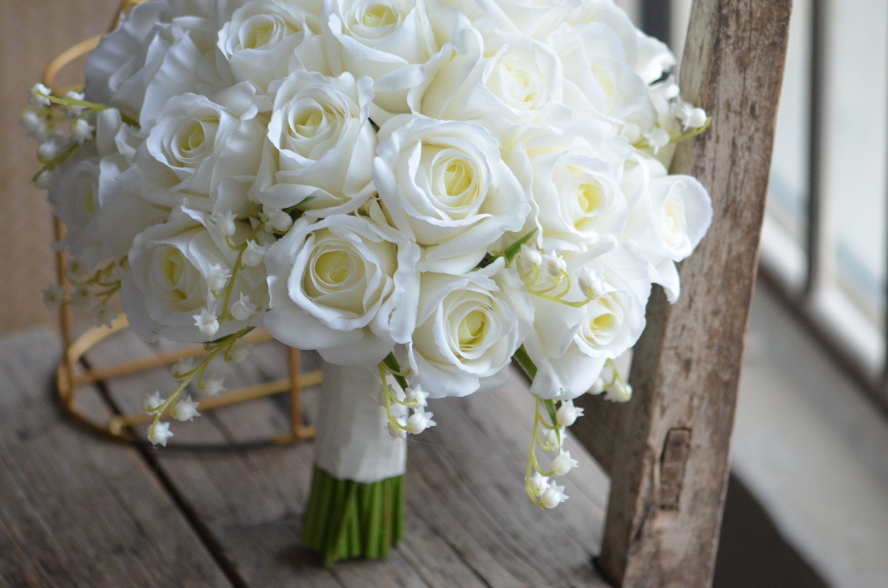 Off White Roses Hello 12