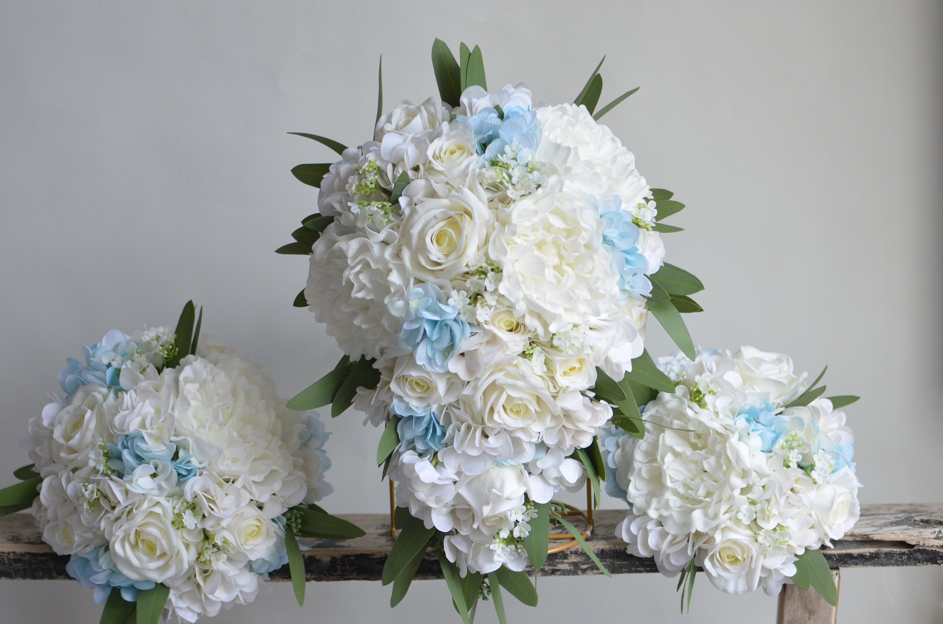 Ramos de novia azul hielo, ramos de novia de seda rústica, hortensias azules  francesas, rosas blancas marfil, ramos de flores azul claro, boutonnieres -  Etsy México, image size:3000x1987