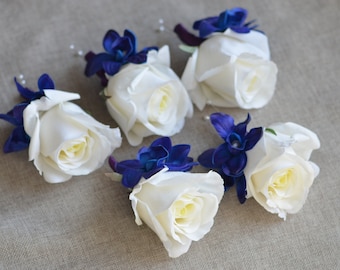 Boutonnière Rose Ivoire, Orchidée Bleu Violet & Boutonnière Rose Blanche, Boutonnière De Mariage Bleu Bleu Blanc