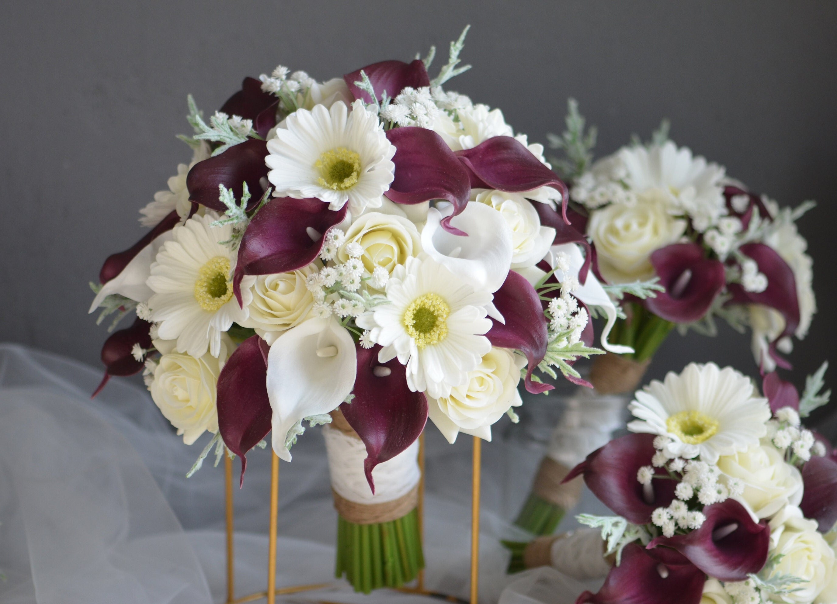 Ramos de novia blancos de color burdeos claro, Ramo de flores falsas, Ramo  de boda de vino púrpura, Lirio tigre blanco, Flores de toque real - Etsy  México, image size:2752x1987