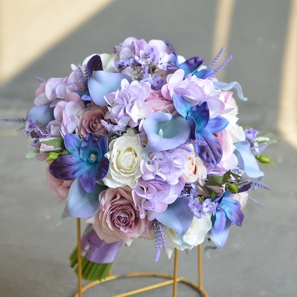 Bouquet de mariée artificiel bleu lavande sauvage, roses mauves vraies touches, orchidées bleu violet vraie touche, fleurs de lavande, bouquet de mariage en soie