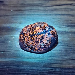 3.15oz, Fluorescent Sodalite, EMBERLITE, Yooperstone, Yooperlite, Lake Superior, UV Light Reactive, Hand Picked, Free Shipping In USA